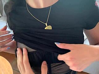 挑逗内衣美女被猛干高潮射精！哇！