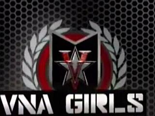 فيكي فيت ذات الزبي الكبير تلتهم كس ماجي جرين الرطب. تحب كل لعقة ودفعة.