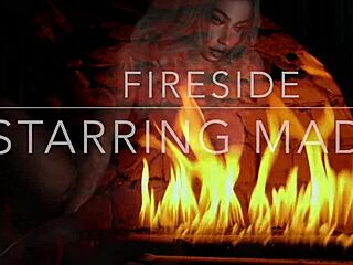 Nézem a szőke rajzfilm csajt nagy fekete fasszal kandalló mellett