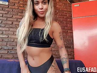 Soy milf latina sentada squirt con dildo en mi culo grande