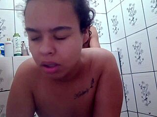 Fucking my hot young girlfriend in the bathroom, she's moaning so loud 😍