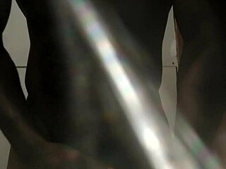 Secretly watching a girl's pussy get fucked