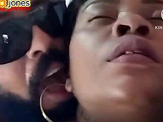 Angolana xandelle famosa gang das casa de swing dando seu belo cuzinho para o safado do bolt jones