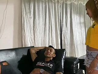 Mi peque�a hermanastra me pide que le haga un masaje como pretexto para que la folle duro y me corra