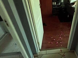 Приятелката ми ме изненада с Тантали секс кукла за Свети Валентин кумшот