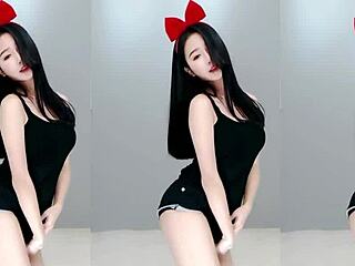 Lindinha chinesa dança sedutoramente com charme irresistível em movimentos sexy