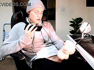 Solo pleasure with dirty talking on the phone