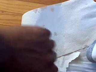 Küçük 18'lik yarrak aksiyonu heyecanı