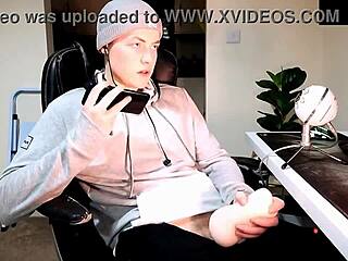 wanking on phone with girl