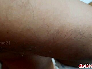 Garota universitária indiana leva foda em vídeo caseiro