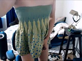 Watch A Hot Shemale Orgasm On Cam!