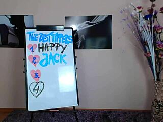 Solo Girl Masturbates on Cam