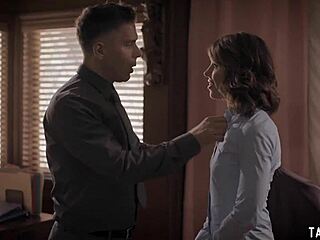 Młoda laska daje dupy na ostro z brutalnym rozciąganiem!