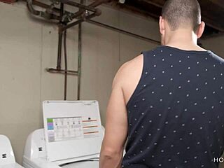 Big ass Latina Jolla bangs married guy in laundry room! 😍