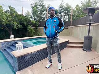 Wow! Curvy freckled Peaches rides Rome Major’s dick deep in her juicy ass!