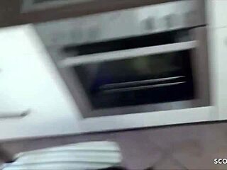 Немецкая MILF Стелла трахается с мастером в ролевой игре