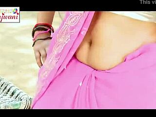 Hot Bhojpuri song with nipple exposure