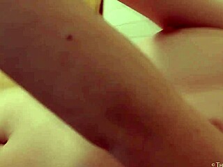 hairy ruta plays with a chain in solo fun