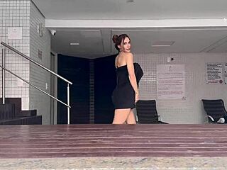 Athletic guy seduces photographer for hot creampie in gay parody