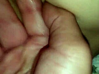 This Asian amateur just cums from finger fucking her wet pussy