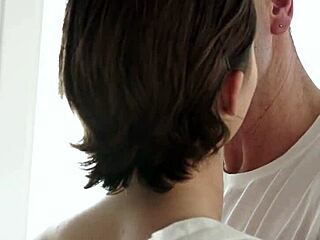 Curica sa velikim sisama prima intenzivno analno u svim pozama