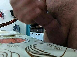 Rola Linda Manau in Hot Gay Action Scene