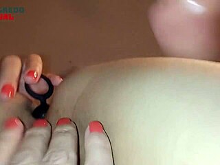 close-up na buceta valentina chili brinquedo penis e porra