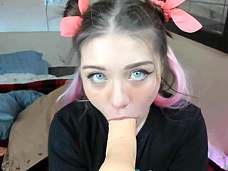 Geile solo met toys en dildo geilmakend plagen