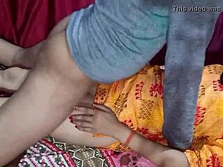 इंडियन ब्राइड रैंच वेडिंग बेड पर दोस्त को चाटती और चोदती है