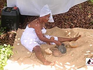 هل يضربها تحت شجرة المانجو؟