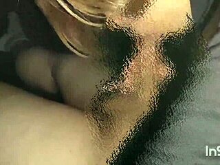 Ázijská amatérka fúka a ručí vonku na vzduchu