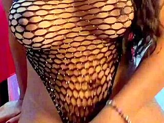 Delicious sitting lets cum in mouth!