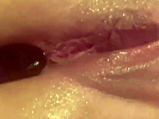 BBW Amateur Shows Off Curves in Solo Play Session