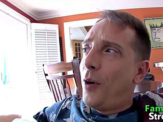 Electra Rose dostala svoju mačičku vŕtanú nevlastným otcom