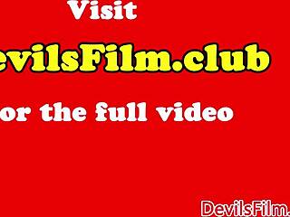 베이브가 거대한 딜도로 보지 장난쳐