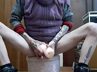 Melvincoficial, A Gay Spanish Guy, Masturbates Solo While Wearing Skates In This Narrative