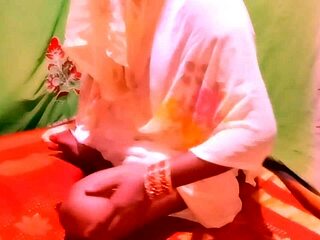 इंडियन भाभी रफ हार्डकोर पाउंडिंग सहन करती है, दर्दनाक चीखों के साथ हिंदी में!