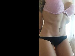 Are tonic muscles the sexiest? Check Chantal’s body in lingerie and leggings for yourself!