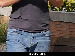 texting booty call leads to some casual fun