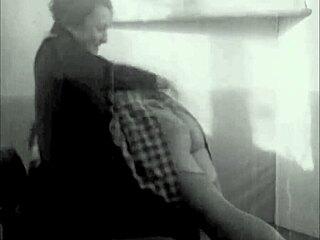 Dark Lantern představuje vintage amatérské chlupaté scény s babičkou