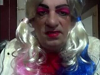 Shy bisexual crossdresser shares pissing fetish homemade videos