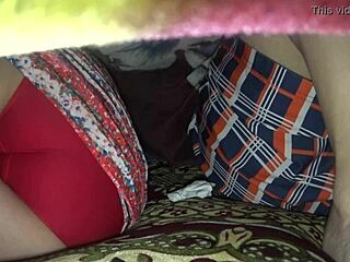 Mientras EL ESPOSO TRABAJA, EL VECINO ATIENDE A LA ESPOSA