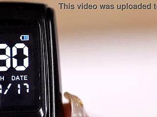 el chacal colombiano manosea al pasivo, haciendo gemir de placer