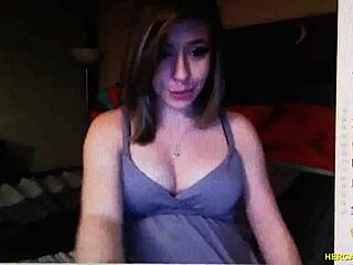 Pregnant Webcam Cutie Shows Boobs and Pussy