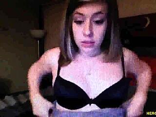 Pregnant Webcam Cutie Shows Boobs and Pussy