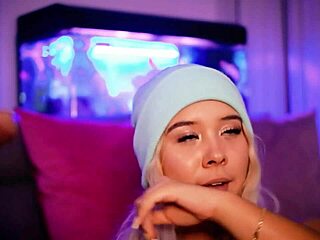 blonde with cute face gives boyfriend sexy colombian footjob