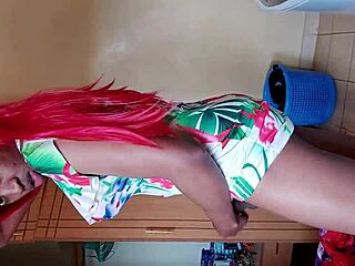Shoga Wewe Usiniletee Matako Yako Chafu