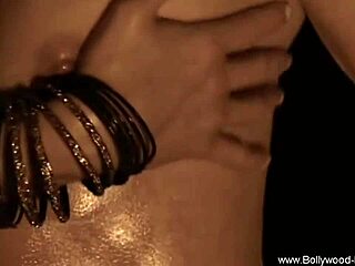 वो अपनी ग्रेसफुल डांस मूव्स दिखाना पसंद करती है