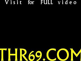 Jovem deliciosa chupa pau gostoso para facial de porra