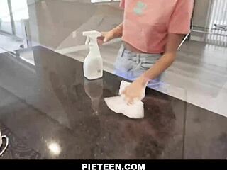 Emma Hix nails it with amazing blonde teen blowjob!